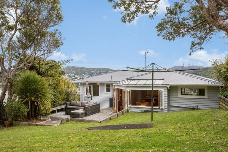 Photo of property in 10 Huntingdon Street, Northland, Wellington, 6012