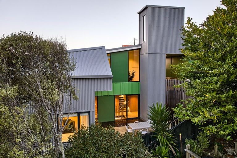 Photo of property in 21 Seaview Terrace, Northland, Wellington, 6012