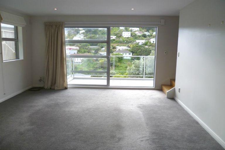 Photo of property in 23 Kopiko Way, Brooklyn, Wellington, 6021