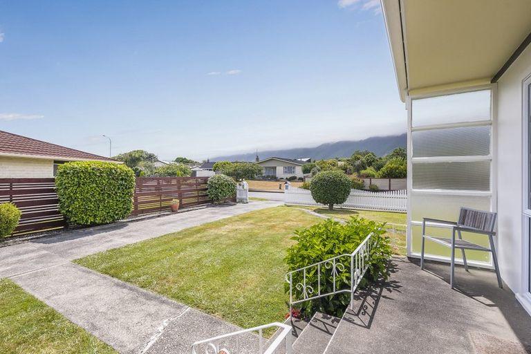 Photo of property in 20 Matai Street, Waikanae, 5036
