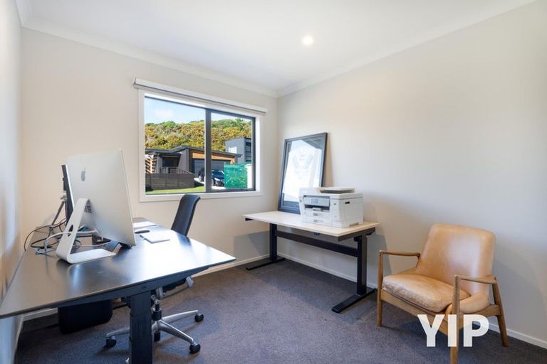 Photo of property in 10 Okupe Grove, Aotea, Porirua, 5024