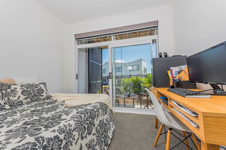 Photo of property in 25 Marine Parade, Hobsonville, Auckland, 0616