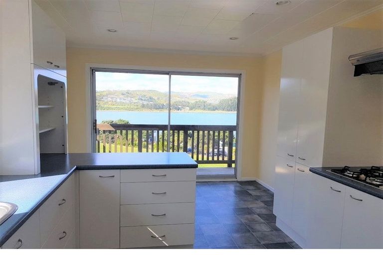 Photo of property in 9 Gloaming Hill, Titahi Bay, Porirua, 5022
