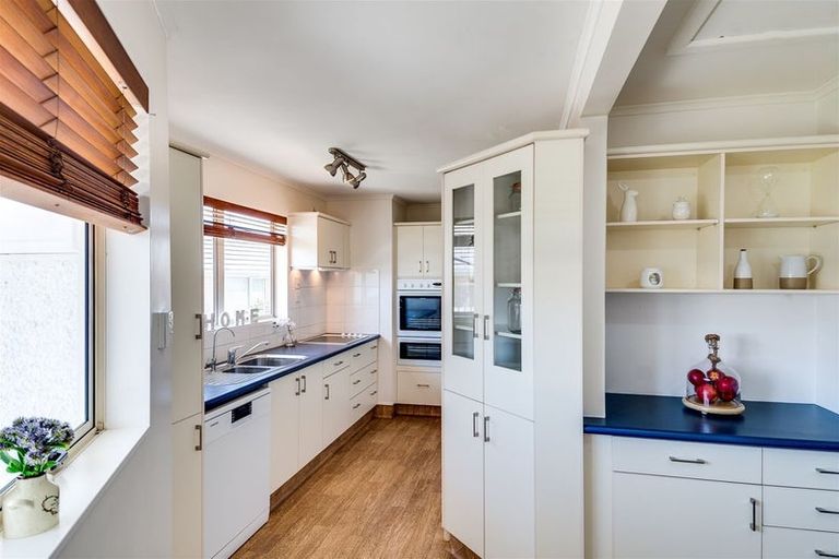 Photo of property in 3 Cambridge Terrace, Taradale, Napier, 4112