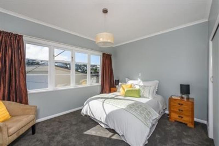 Photo of property in 5 Shalimar Crescent, Khandallah, Wellington, 6035