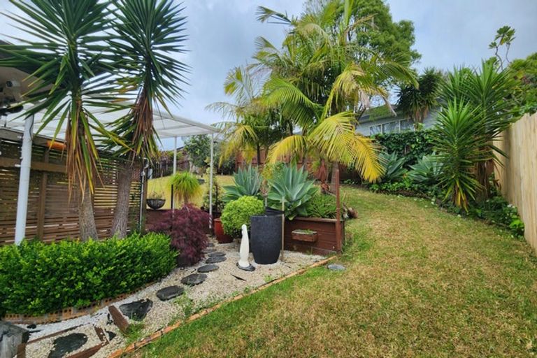 Photo of property in 2 Broadfield Street, Massey, Auckland, 0614