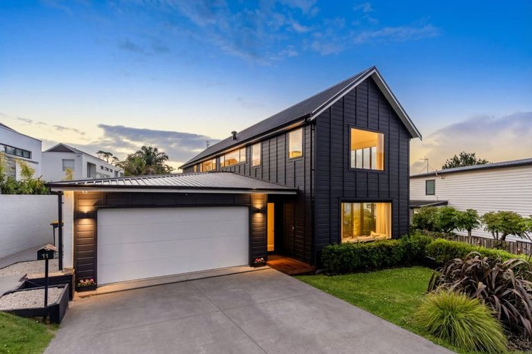 Photo of property in 11 Sharon Road, Waiake, Auckland, 0630