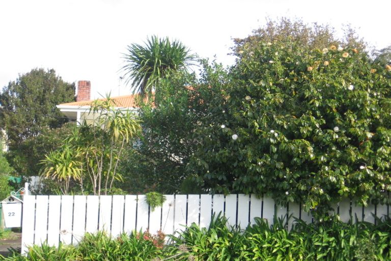 Photo of property in 22 Taipari Road, Te Atatu Peninsula, Auckland, 0610