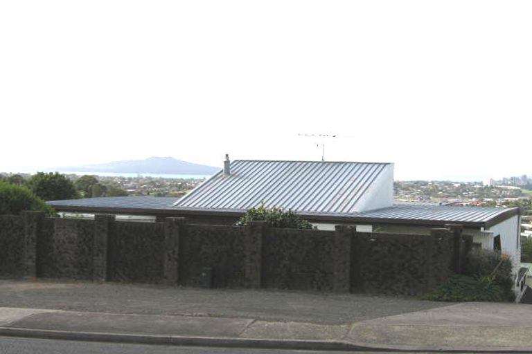 Photo of property in 43 Sunset Road, Totara Vale, Auckland, 0632