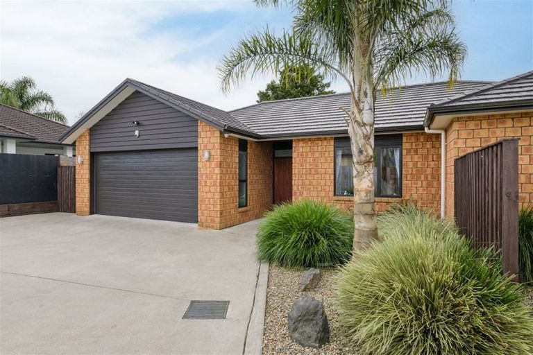 Photo of property in 12 Hampshire Court, Flagstaff, Hamilton, 3210