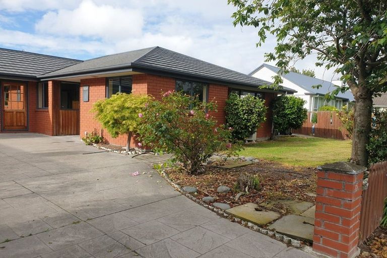 Photo of property in 1 Roche Avenue, Upper Riccarton, Christchurch, 8041