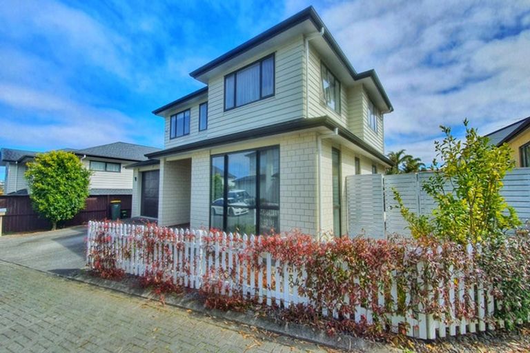 Photo of property in 1/48 Woodside Road, Massey, Auckland, 0614