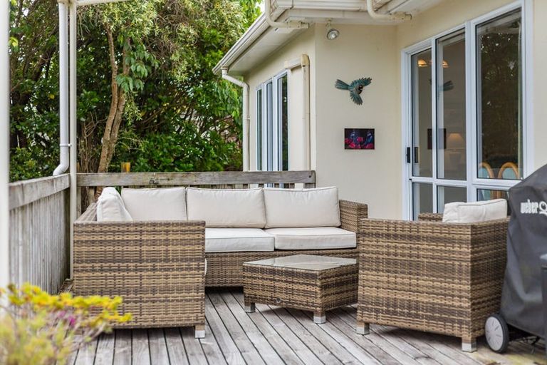 Photo of property in 21 Saunders Close, Whitby, Porirua, 5024