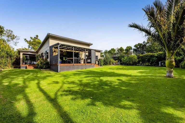 Photo of property in 6 Moana Crescent, Blagdon, New Plymouth, 4310