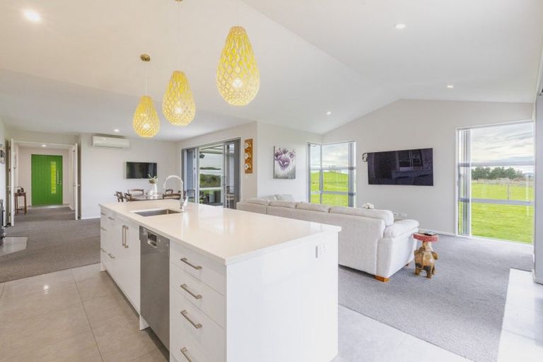 Photo of property in 52 Highlands Drive, Waipawa, 4210