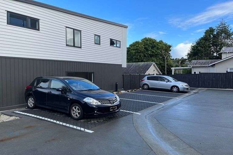 Photo of property in 6/58 Te Atatu Road, Te Atatu South, Auckland, 0610