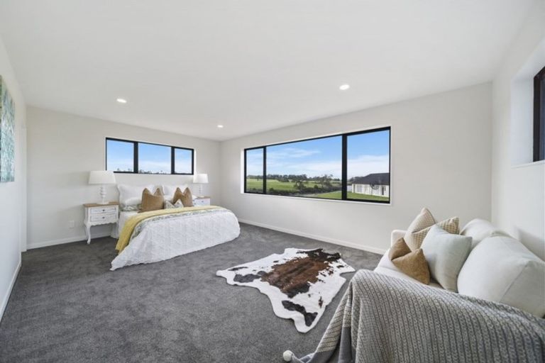 Photo of property in 73 Hayfield Way, Karaka, Papakura, 2113