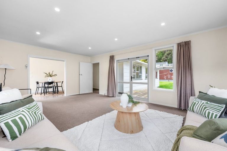 Photo of property in 4 Thomson Grove, Stokes Valley, Lower Hutt, 5019