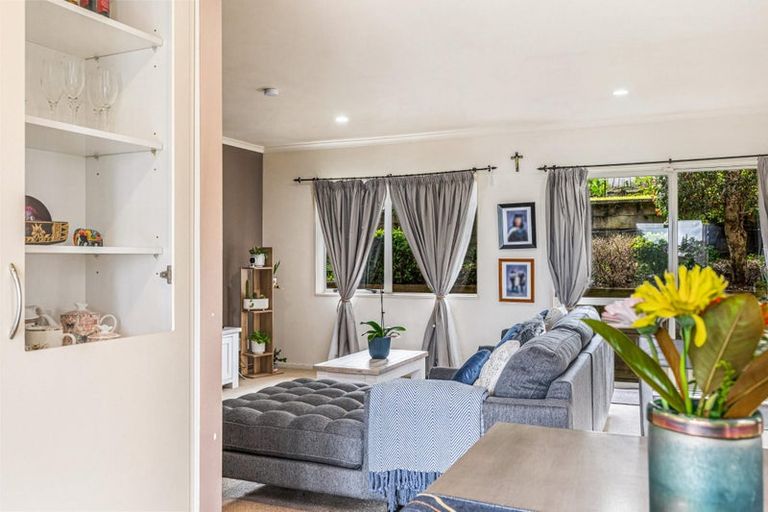 Photo of property in 29 Killygordon Place, Massey, Auckland, 0614