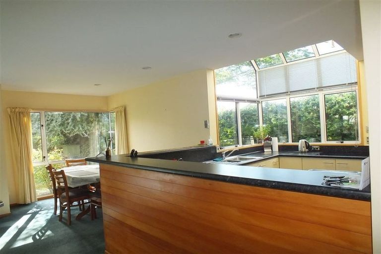 Photo of property in 11 Brockhall Lane, Avonhead, Christchurch, 8042