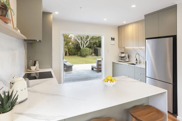 Photo of property in 31 Renata Crescent, Te Atatu Peninsula, Auckland, 0610