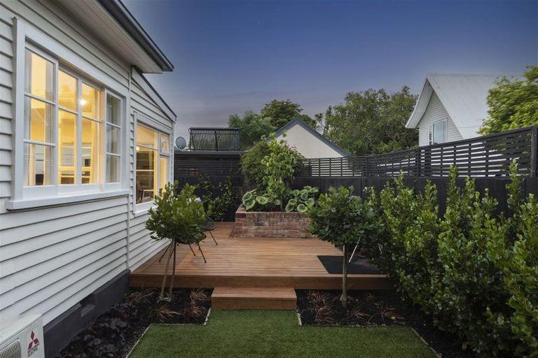 Photo of property in 155 Weston Road, St Albans, Christchurch, 8052