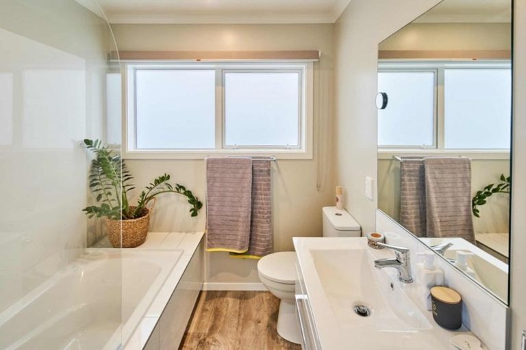 Photo of property in 20u7 Glanmire Road, Newlands, Wellington, 6037