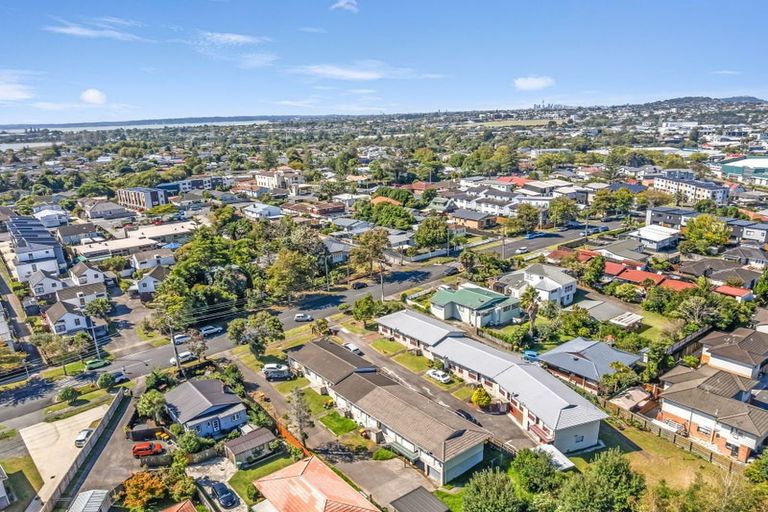 Photo of property in 2/26 Arawa Street, New Lynn, Auckland, 0600