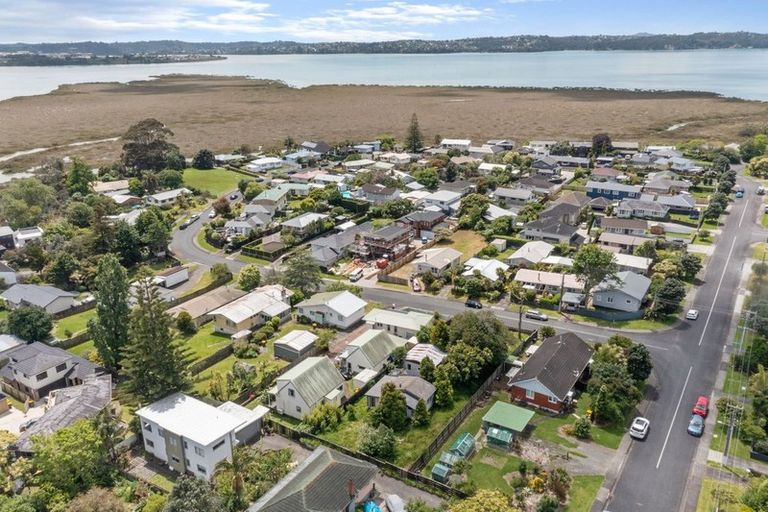 Photo of property in 4 Dawnhaven Drive, Te Atatu Peninsula, Auckland, 0610