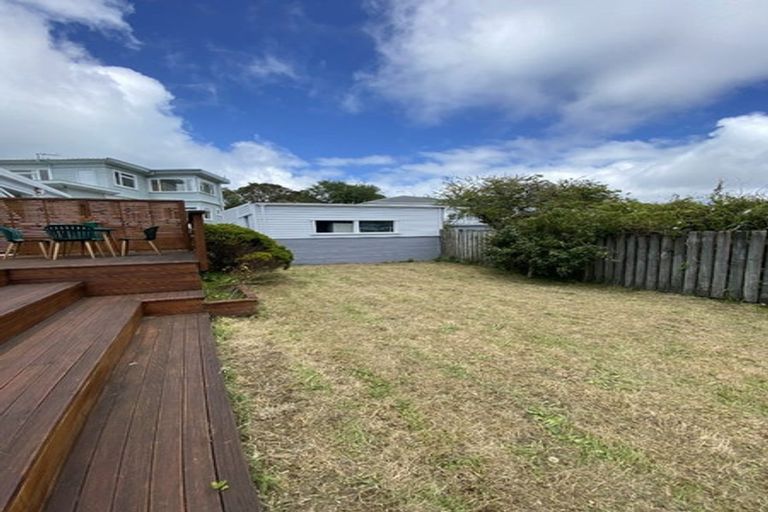 Photo of property in 199u3 Newlands Road, Newlands, Wellington, 6037