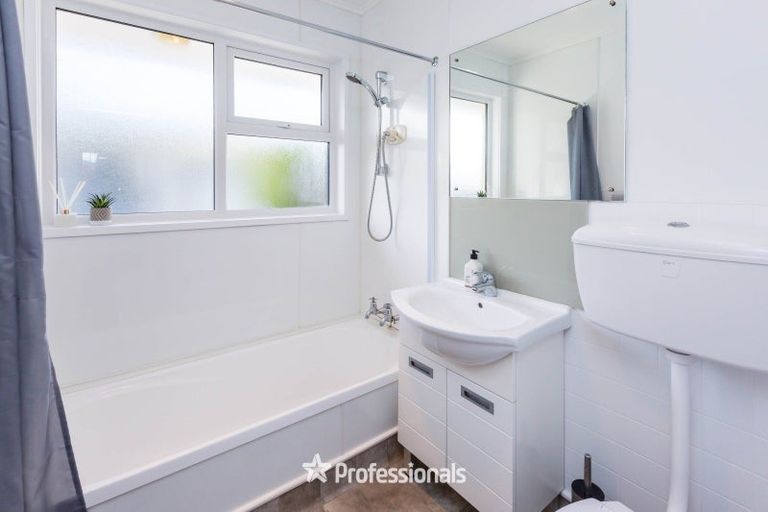 Photo of property in 2/6 Hay Street, Ebdentown, Upper Hutt, 5018