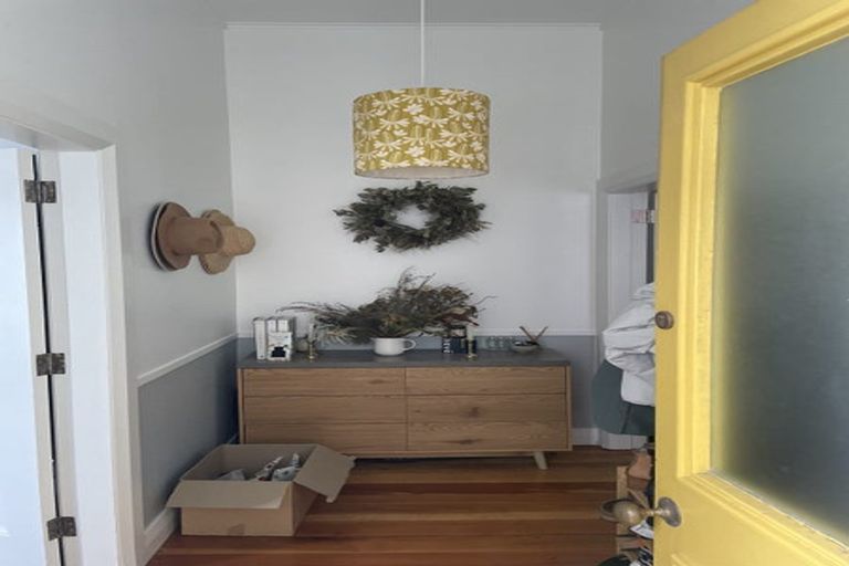 Photo of property in 232 Sutherland Road, Lyall Bay, Wellington, 6022