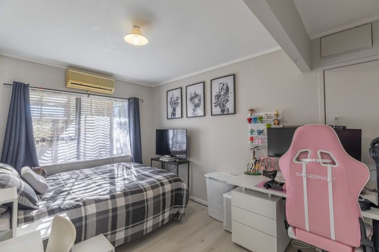 Photo of property in 23 Flaunty Place, West Harbour, Auckland, 0618