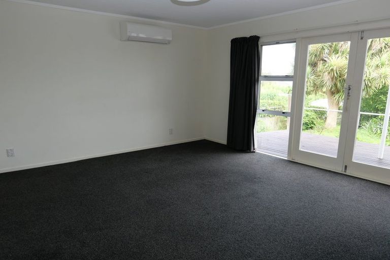 Photo of property in 16 Kotare Street, Waikanae, 5036
