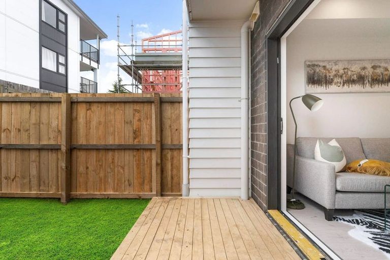 Photo of property in 12/3226 Great North Road, New Lynn, Auckland, 0600