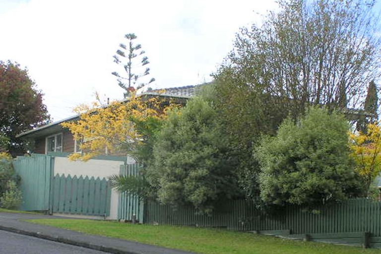 Photo of property in 4 Reynella Drive, Massey, Auckland, 0614