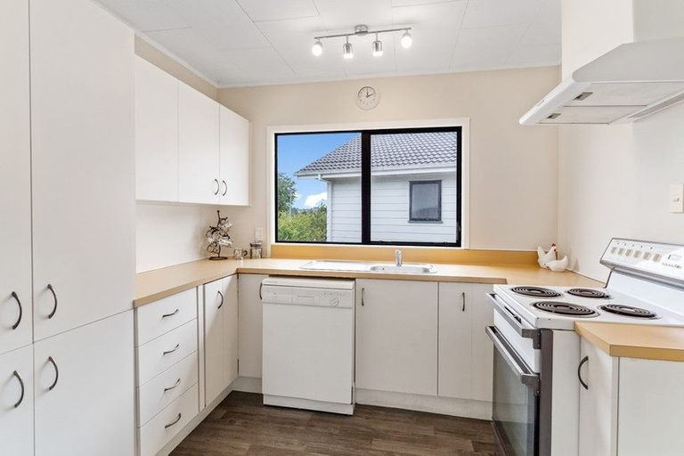 Photo of property in 28 Moire Road, Massey, Auckland, 0614