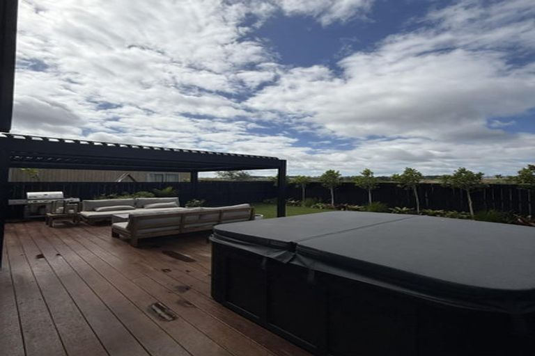 Photo of property in 8 Berba Lane, Westgate, Auckland, 0814
