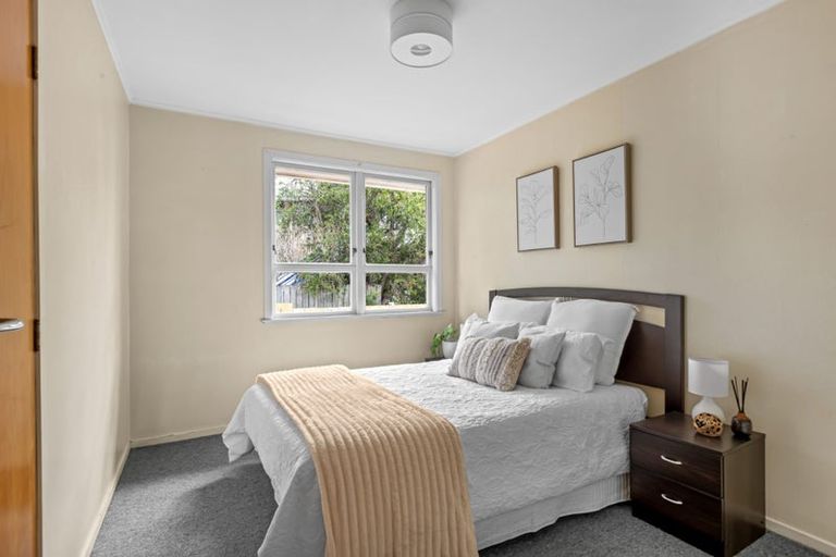 Photo of property in 43 Rewarewa Road, Te Atatu Peninsula, Auckland, 0610