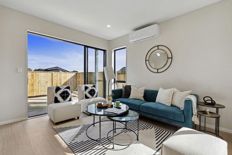 Photo of property in 31 Paretao Street, Massey, 0614