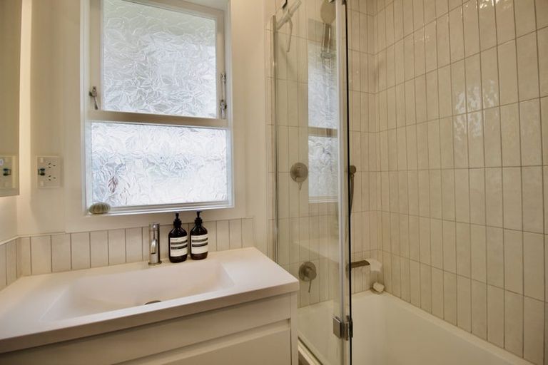 Photo of property in 130 Canongate Street, Birkdale, Auckland, 0626