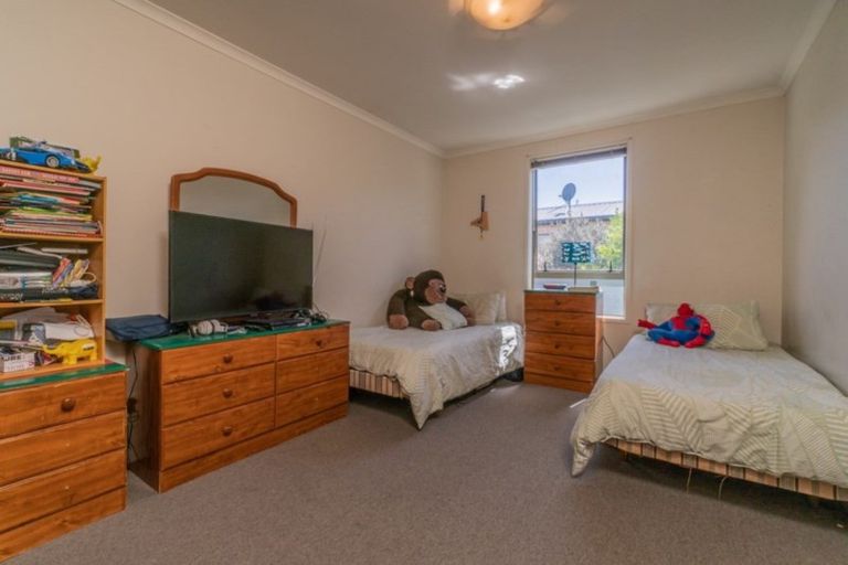 Photo of property in 29 Verdale Circle, Glen Eden, Auckland, 0602