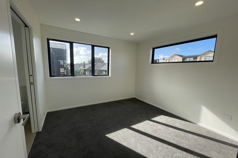 Photo of property in 1/63 Taikata Road, Te Atatu Peninsula, Auckland, 0610
