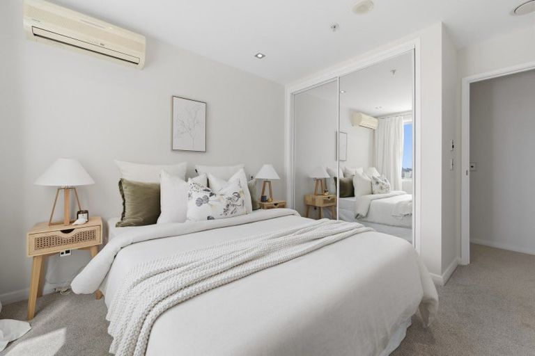 Photo of property in 72 Devonport Road, Tauranga, 3110