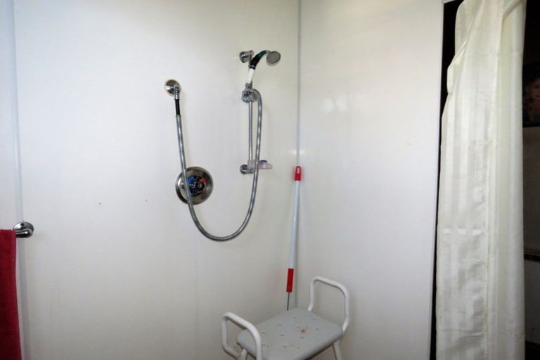 Photo of property in 19 Russell Street, Westport, 7825