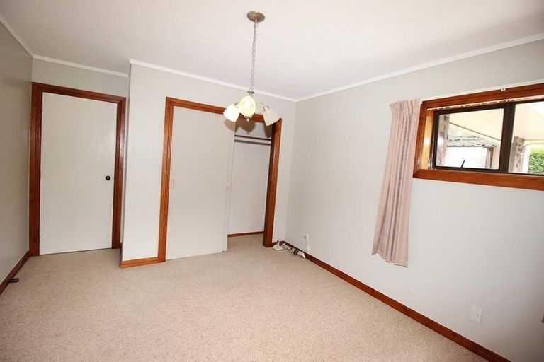 Photo of property in 37 Thorburn Avenue, Red Beach, 0932
