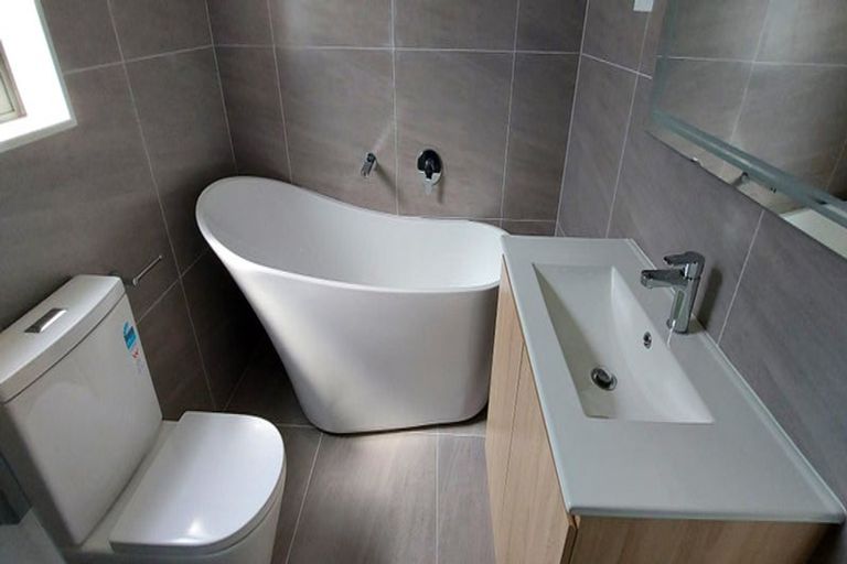 Photo of property in 20a Mackenzie Street, Te Atatu South, Auckland, 0610