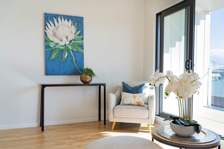 Photo of property in 7 Ngaru Way, Orewa, 0931