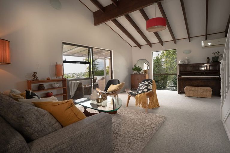 Photo of property in 2/15b Nandana Drive, Glen Eden, Auckland, 0602