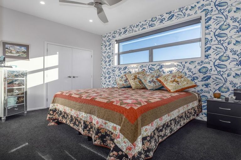Photo of property in 10 Queen Street West, Levin, 5510